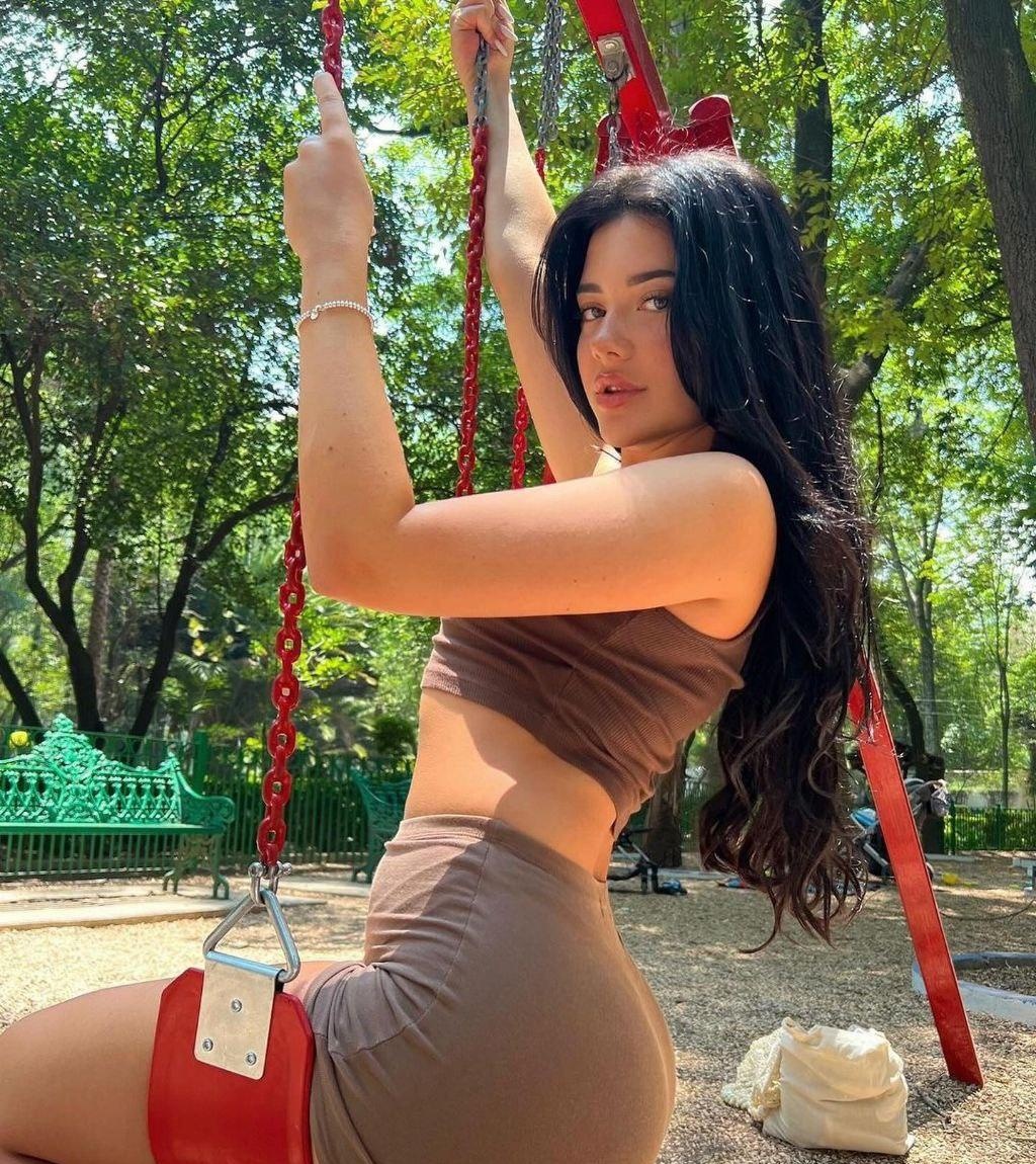 Юлия привлекальеная девушка из Муравленко цена от 4000 руб