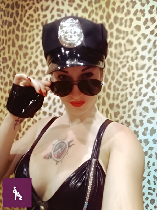 Софа привлекательная девушка из Муравленко цена от 4000 руб