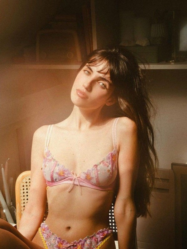 Надежда привлекательная девушка из Муравленко цена от 6000 руб