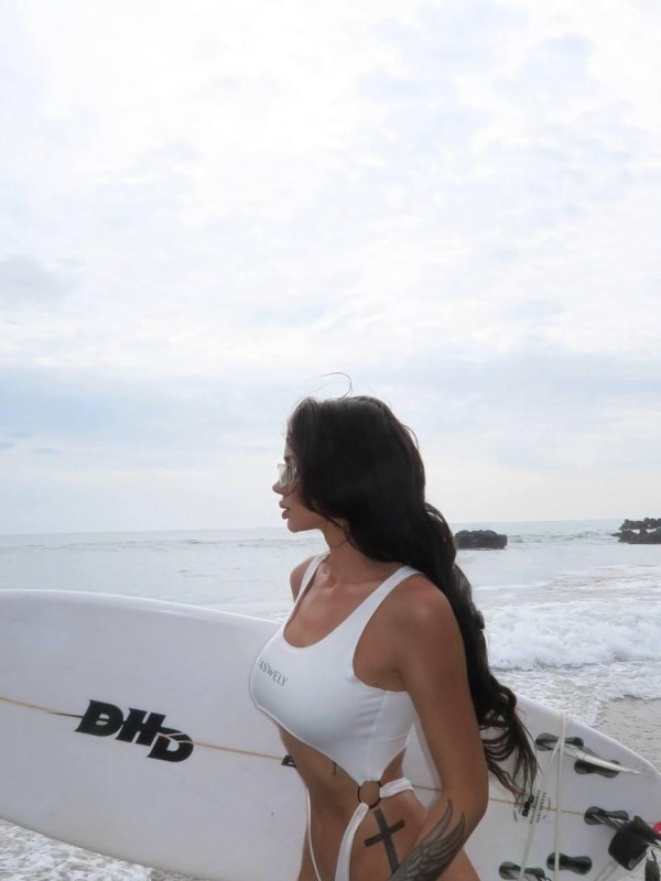 Оксана привлекательная девушка из Муравленко цена от 6000 руб